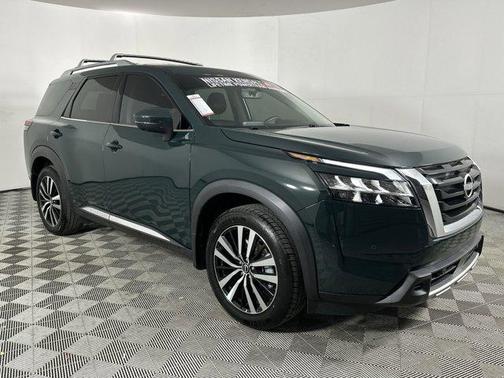 2023 Nissan Pathfinder Platinum FWD