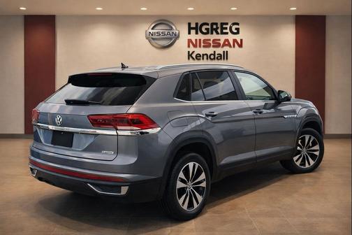 Platinum Gray Metallic 2022 Volkswagen Atlas Cross Sport 2.0T SE