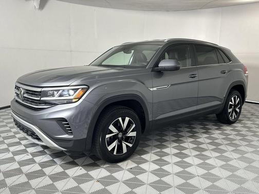 Platinum Gray Metallic 2022 Volkswagen Atlas Cross Sport 2.0T SE
