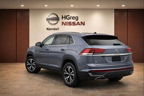Platinum Gray Metallic 2022 Volkswagen Atlas Cross Sport 2.0T SE