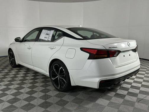 2025 Nissan Altima SR FWD