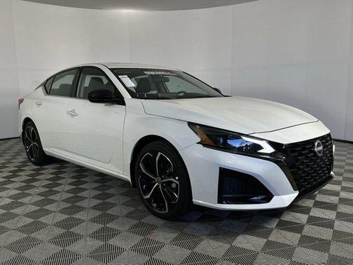 2025 Nissan Altima SR FWD