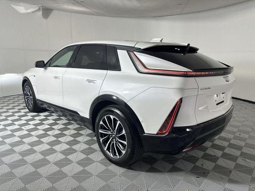Crystal White Tricoat 2024 Cadillac LYRIQ Sport