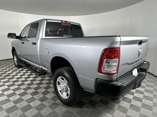 2021 RAM 3500 Tradesman Crew Cab 4x4 6'4' Box