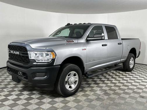 2021 RAM 3500 Tradesman Crew Cab 4x4 6'4' Box