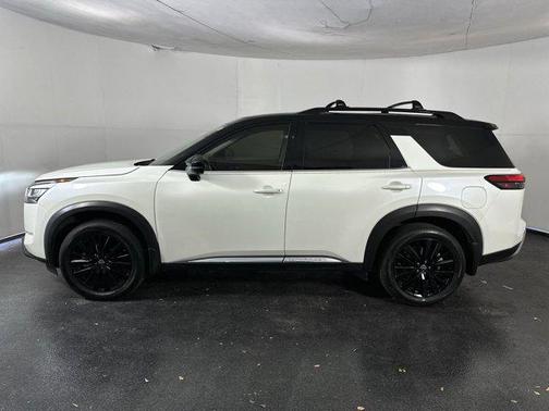 2023 Nissan Pathfinder Platinum FWD