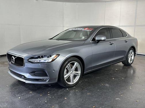 2017 Volvo S90 T5 Momentum
