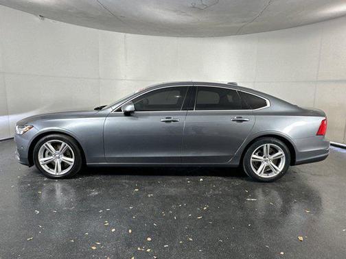 2017 Volvo S90 T5 Momentum