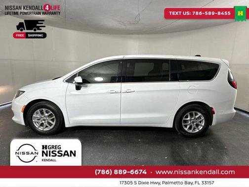 2023 Chrysler Voyager LX