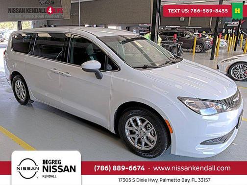 2023 Chrysler Voyager LX