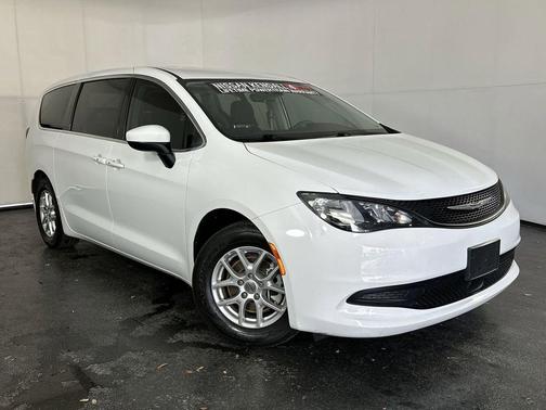 2023 Chrysler Voyager LX