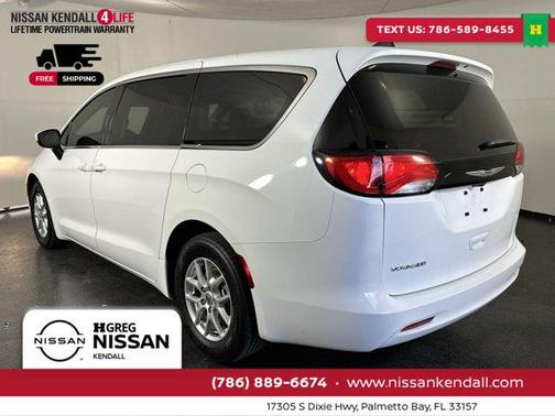 2023 Chrysler Voyager LX