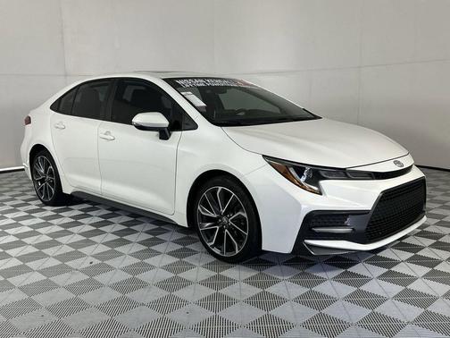 Blizzard Pearl 2020 Toyota Corolla XSE