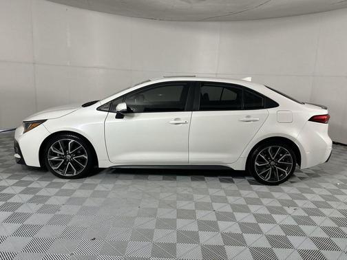 Blizzard Pearl 2020 Toyota Corolla XSE
