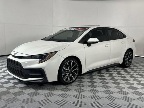 Blizzard Pearl 2020 Toyota Corolla XSE