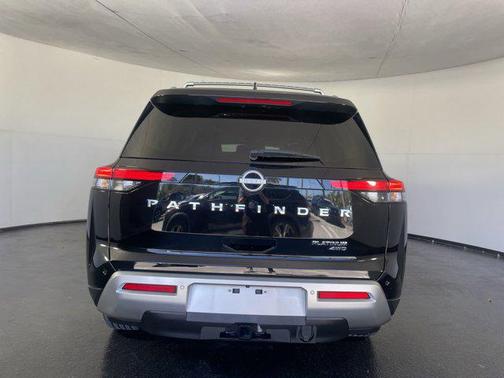2024 Nissan Pathfinder Platinum 4WD
