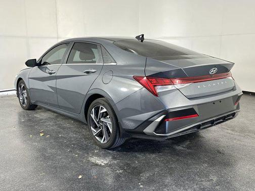 2025 Hyundai ELANTRA SEL