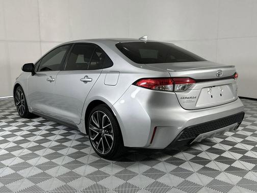 Classic Silver Metallic 2022 Toyota Corolla SE
