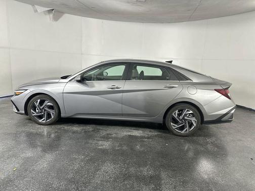 Fluid Metal 2025 Hyundai ELANTRA SEL