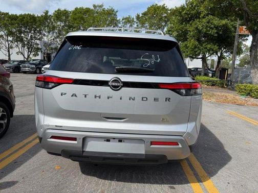 2023 Nissan Pathfinder SL FWD