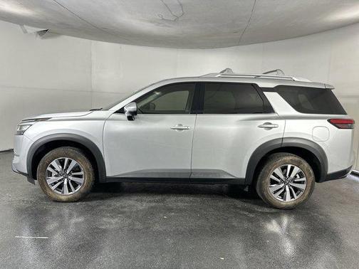 2023 Nissan Pathfinder SL FWD