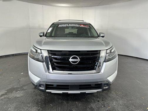 2023 Nissan Pathfinder SL FWD