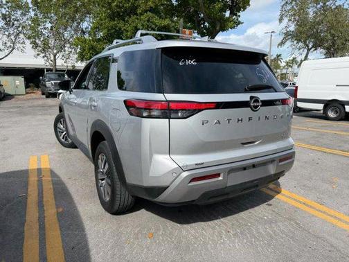 2023 Nissan Pathfinder SL FWD