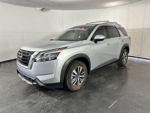2023 Nissan Pathfinder SL FWD