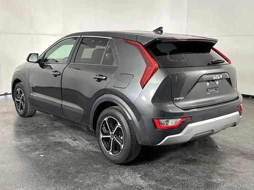 Interstellar Gray 2025 Kia Niro LX