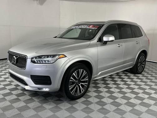 Bright Silver Metallic 2021 Volvo XC90 T5 Momentum