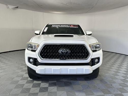 Super White 2018 Toyota Tacoma TRD Sport