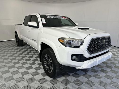 Super White 2018 Toyota Tacoma TRD Sport