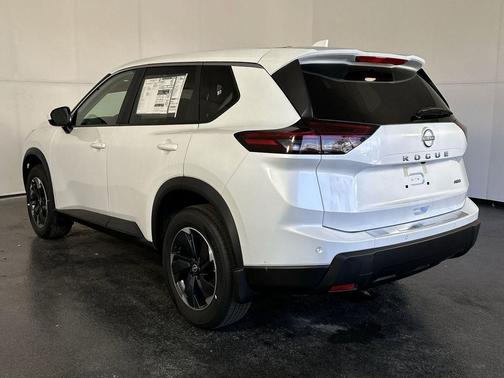 Everest White Pearl Tricoat 2026 Nissan Rogue SV