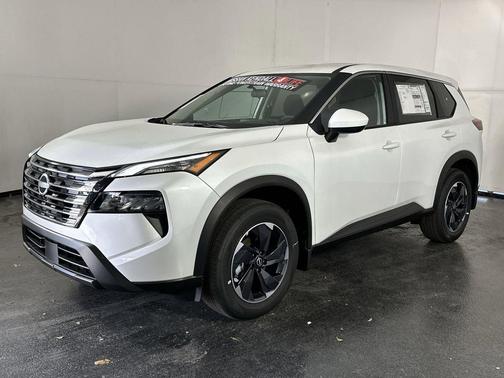 Everest White Pearl Tricoat 2026 Nissan Rogue SV