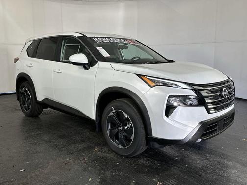 Everest White Pearl Tricoat 2026 Nissan Rogue SV