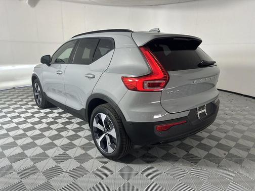 Vapour Grey Metallic 2026 Volvo XC40 Plus, B5 AWD Gas (mild hybrid), Dark