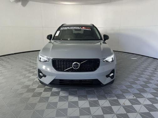 Vapour Grey Metallic 2026 Volvo XC40 Plus, B5 AWD Gas (mild hybrid), Dark