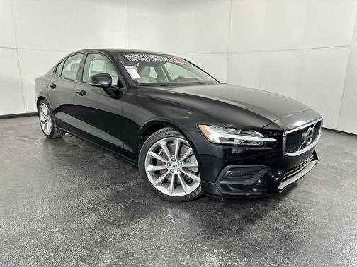 2020 Volvo S60 T6 Momentum