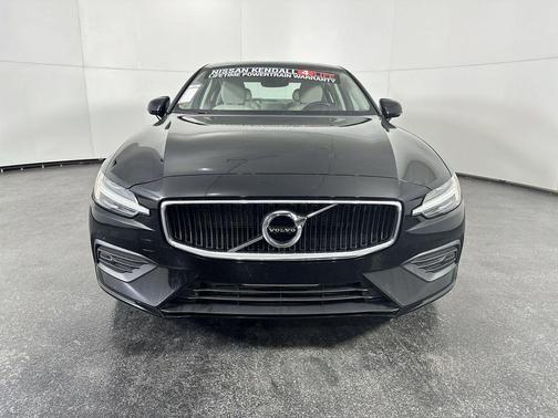 2020 Volvo S60 T6 Momentum