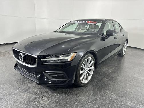2020 Volvo S60 T6 Momentum