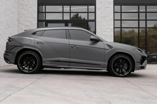 2024 Lamborghini Urus S