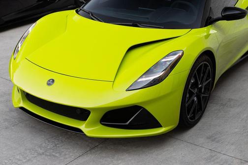 Isotope Green 2025 Lotus Emira V6