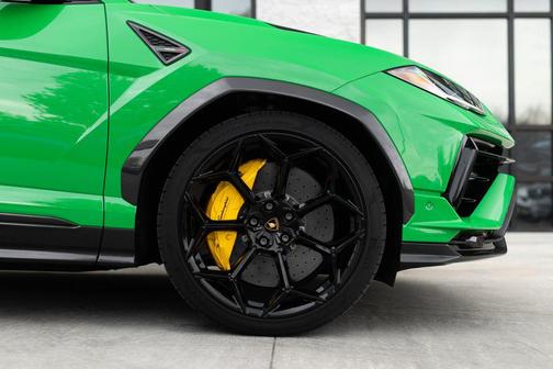 Verde Viper 2024 Lamborghini Urus Performante