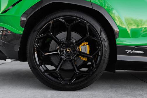 2024 Lamborghini Urus Performante