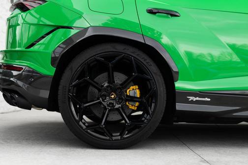 Verde Viper 2024 Lamborghini Urus Performante