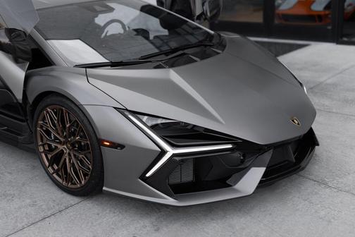 Grigio Titans Matt 2025 Lamborghini Revuelto