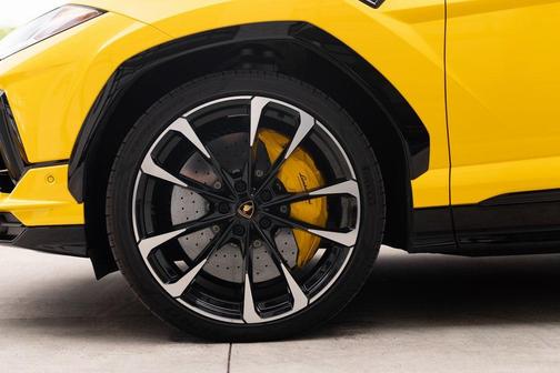 2023 Lamborghini Urus S