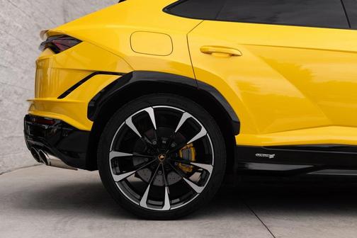 2023 Lamborghini Urus S