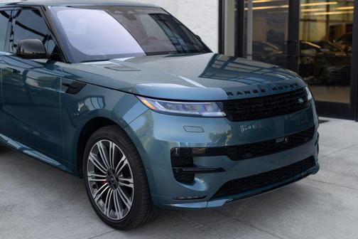 Giola Green Metallic 2023 Land Rover Range Rover Sport SE