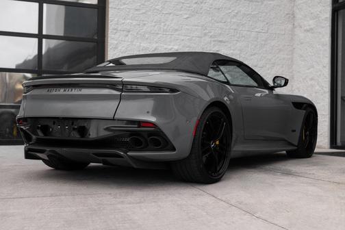 2022 Aston Martin DBS Superleggera Volante